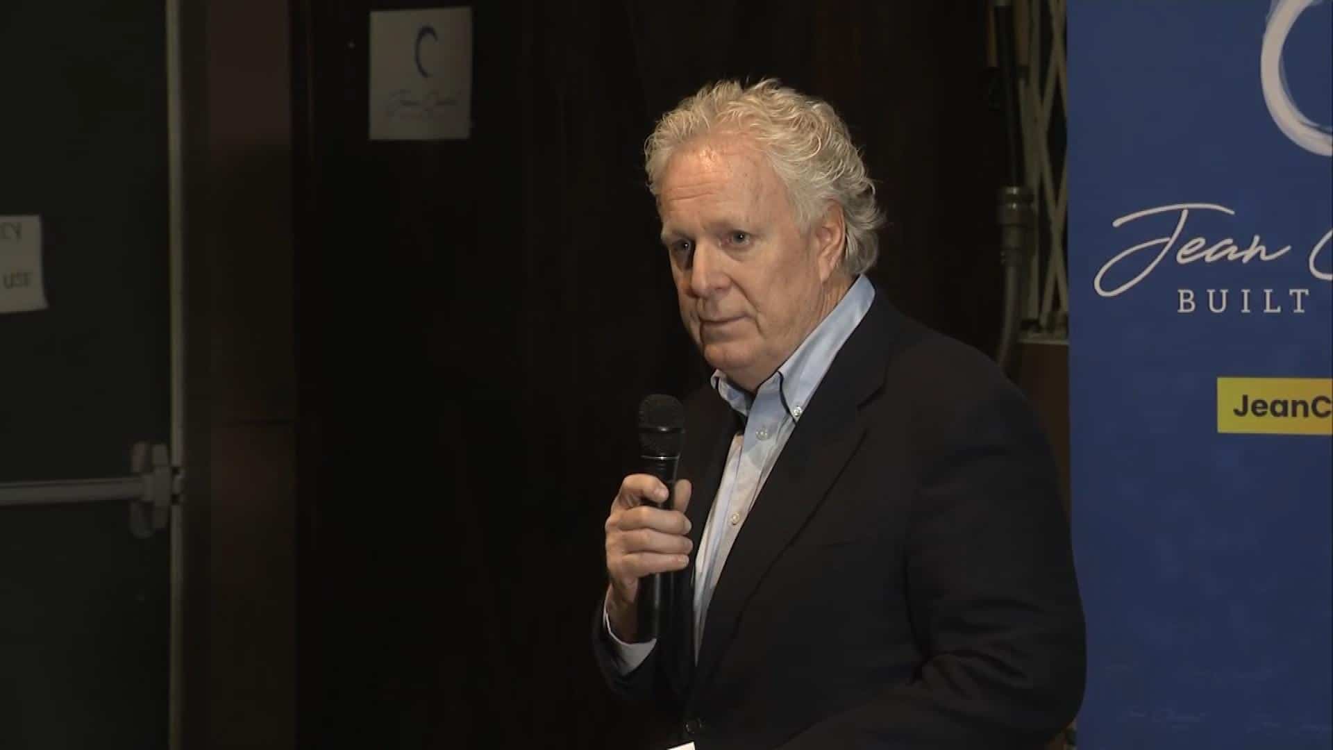 Jean Charest touche la corde sensible des Albertains