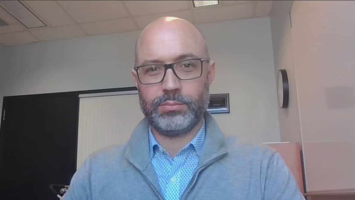 Le prix de l’essence restera élevé au moins jusqu’en juin, prédit un expert