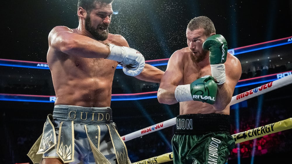 Makhmudov se fait rosser