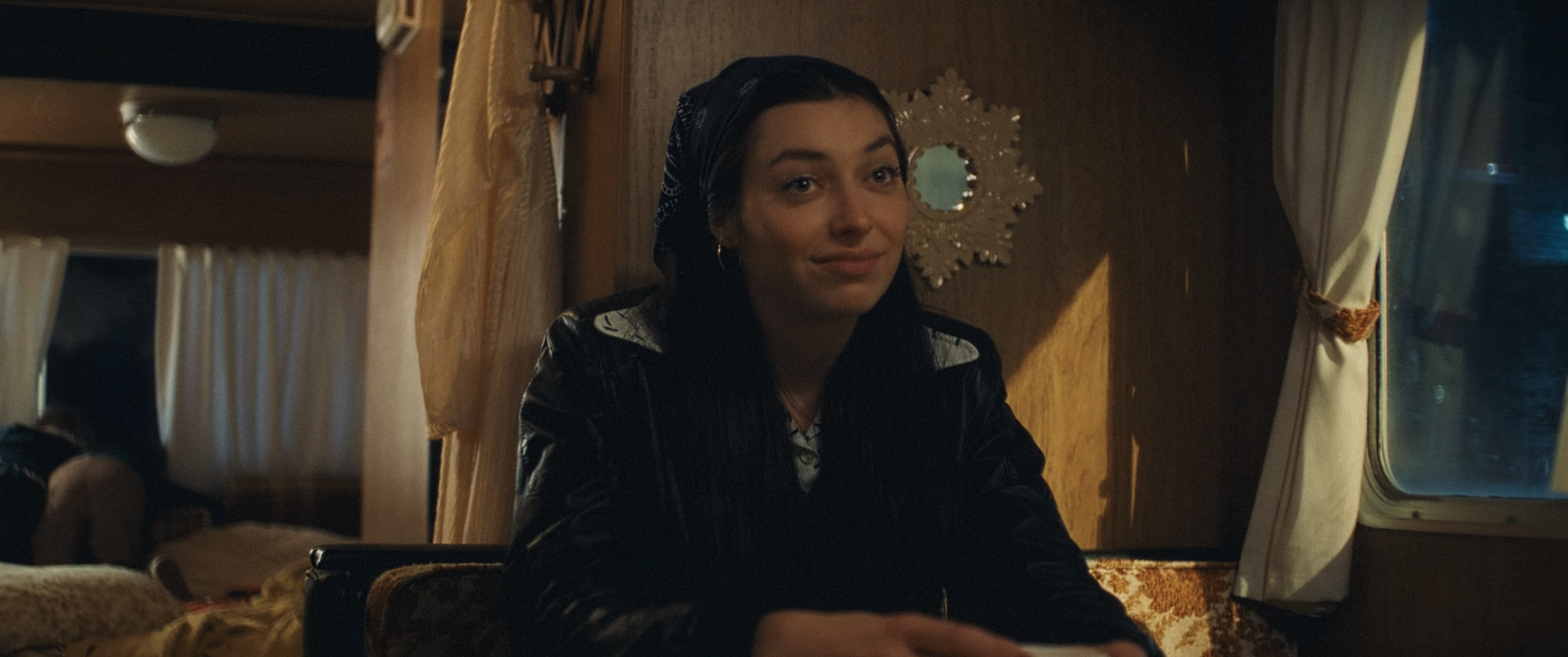 En incarnant Joann Villeneuve au cinéma, Rosalie Bonenfant rend hommage à la femme derrière la légende Gilles Villeneuve