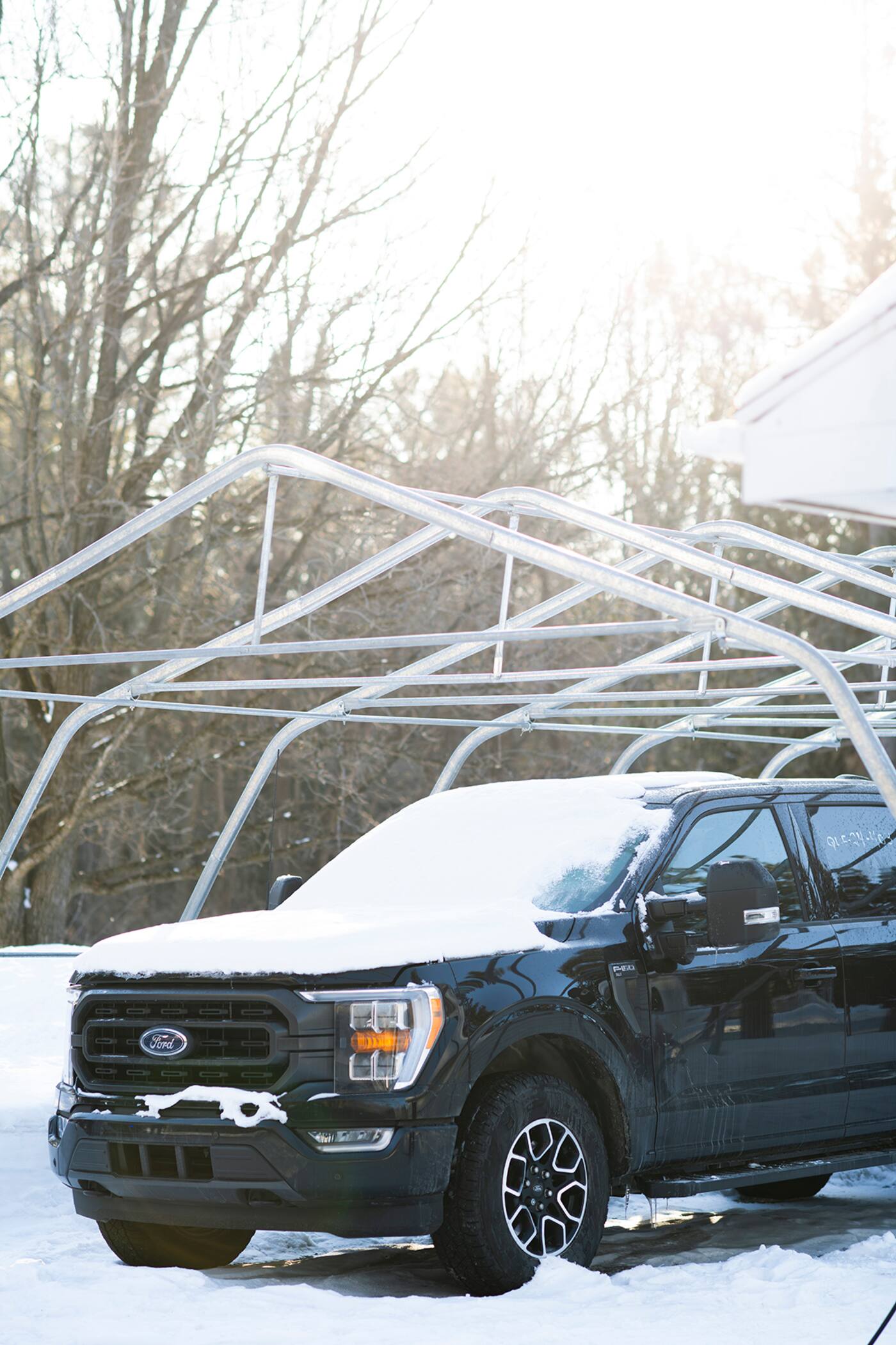 Un réseau criminel qui aurait volé 55 véhicules démantelé à Montréal et ...