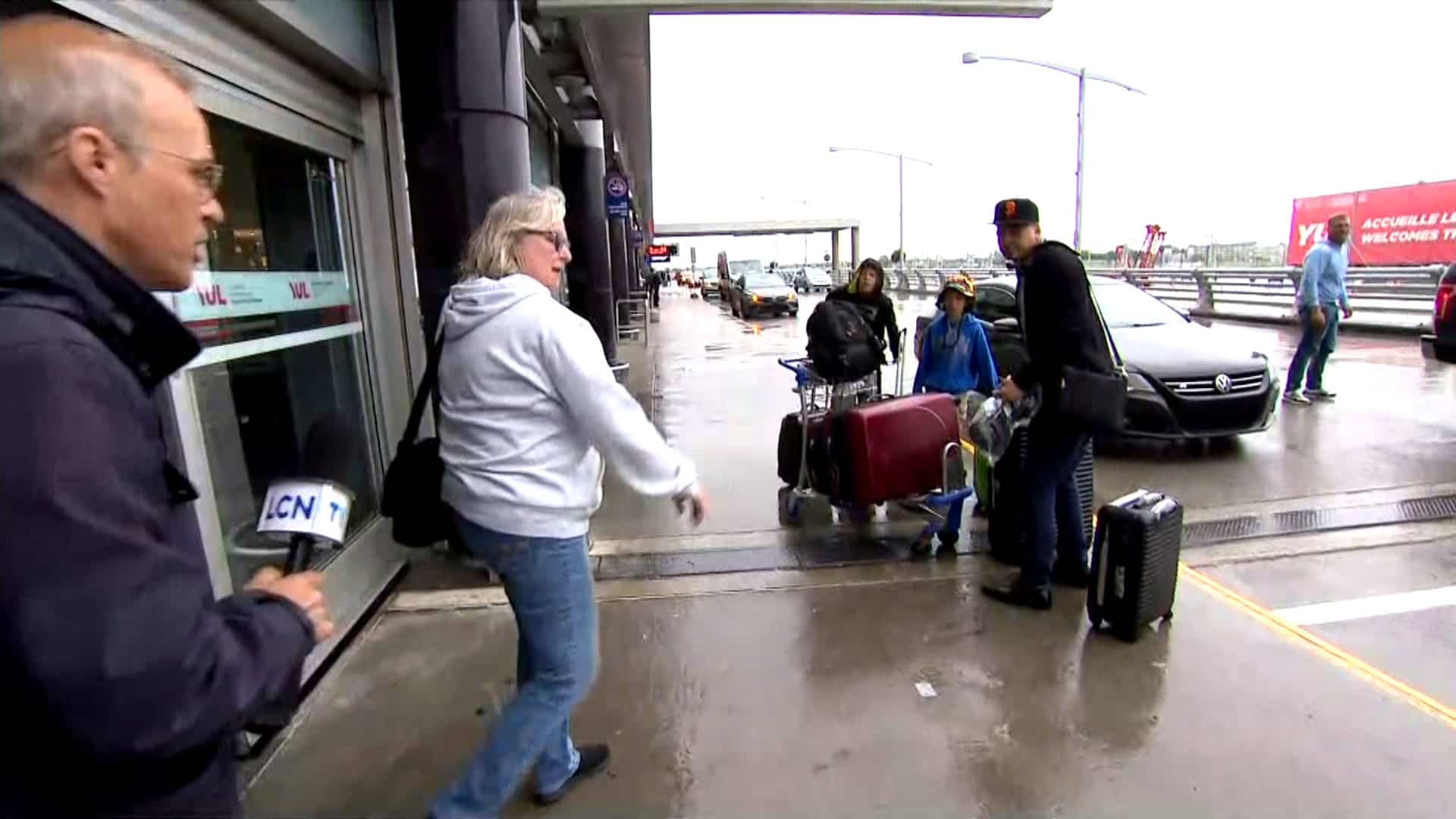 Course vers l'a&eacute;roport: &laquo;Il nous reste 15 minutes avant le d&eacute;part!&raquo;