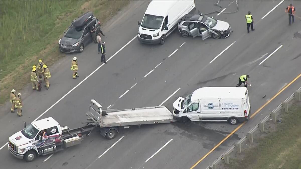 EN IMAGES | Immense bouchon de circulation après une collision sur l’A-40 ouest à Charlemagne