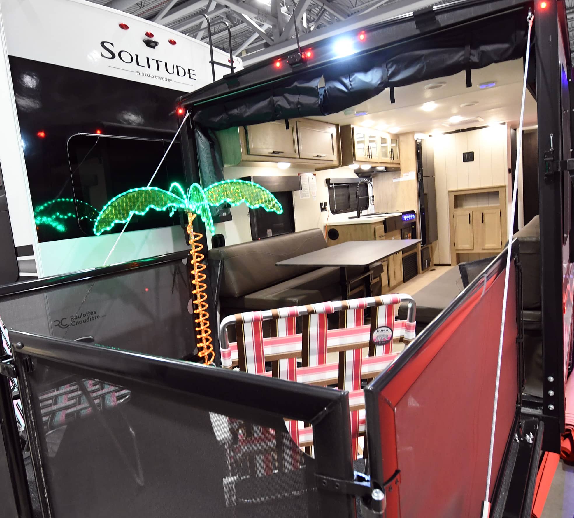 Certas caravanas possuem um pequeno pátio que você pode aproveitar para seu goût.