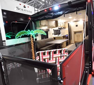 Certas caravanas possuem um pequeno pátio que você pode aproveitar para seu goût.