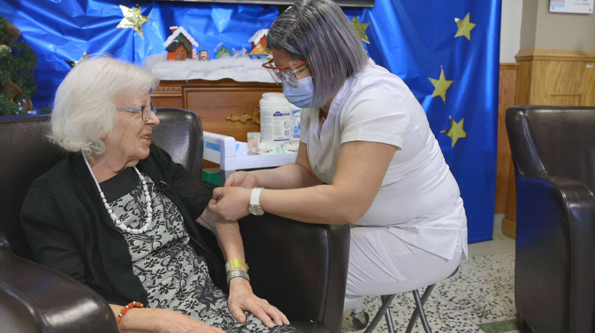 EN IMAGES COVID-19: une octogénaire de Québec est la ...