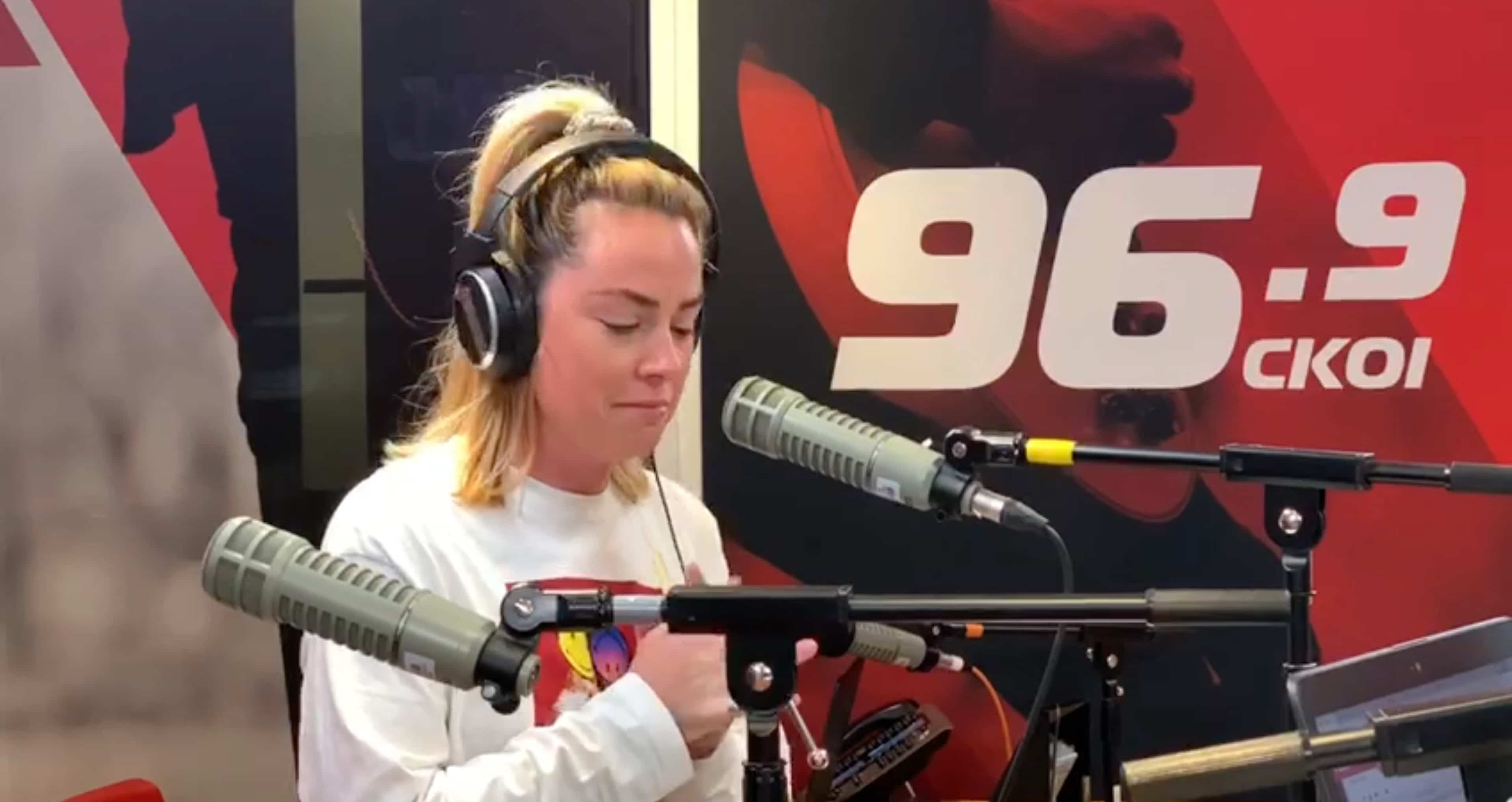 Valérie Roberts fond en larmes à la radio