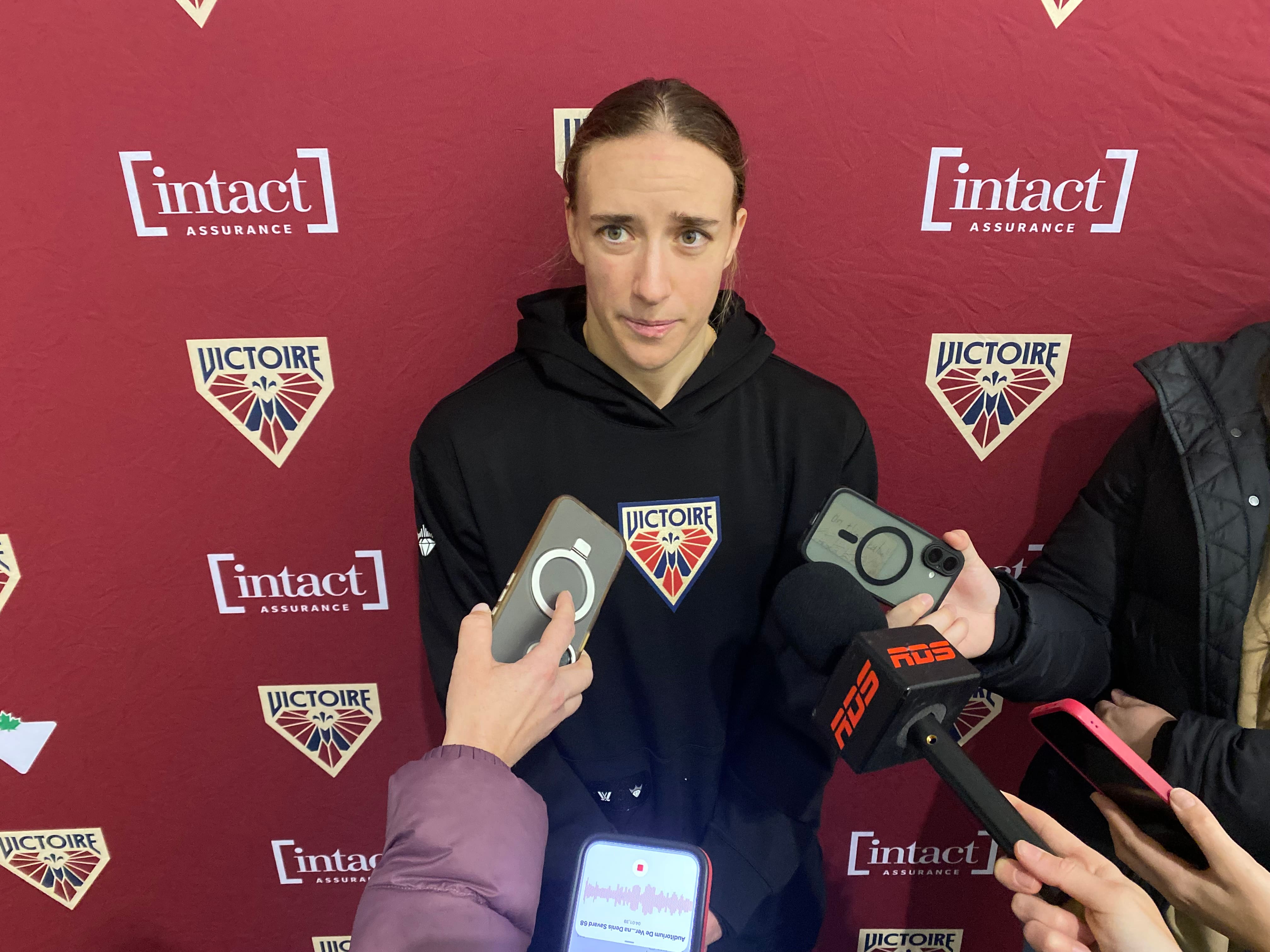 La Maison-Blanche விக்டோயரின் அனைத்து நிகழ்வுகளையும் சந்திக்கிறார்