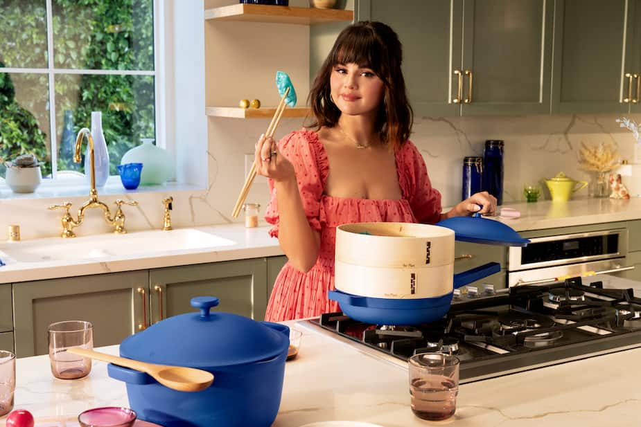 Image principale de l'article Selena Gomez signe une collection de cuisine