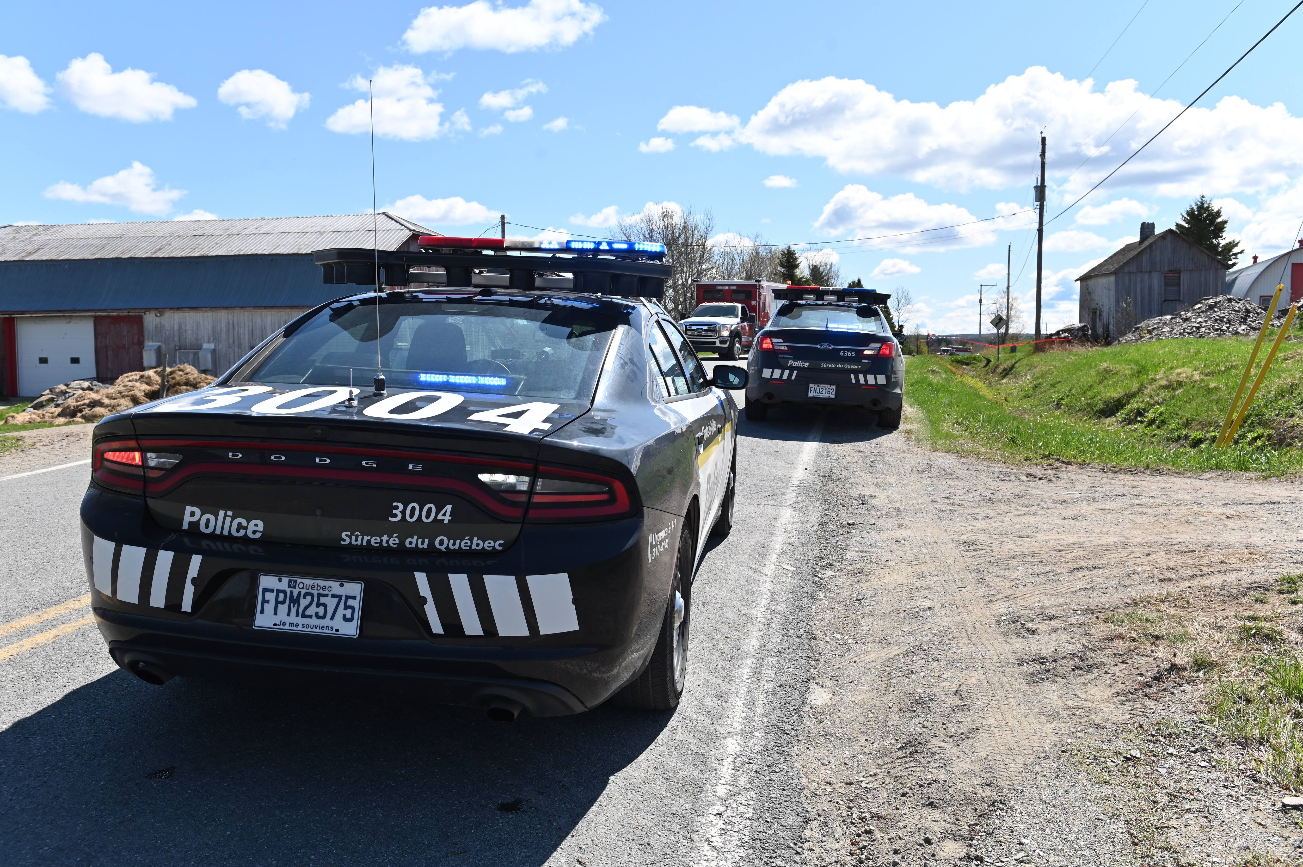 [PHOTOS] Grave accident dans Bellechasse un automobiliste lutte pour