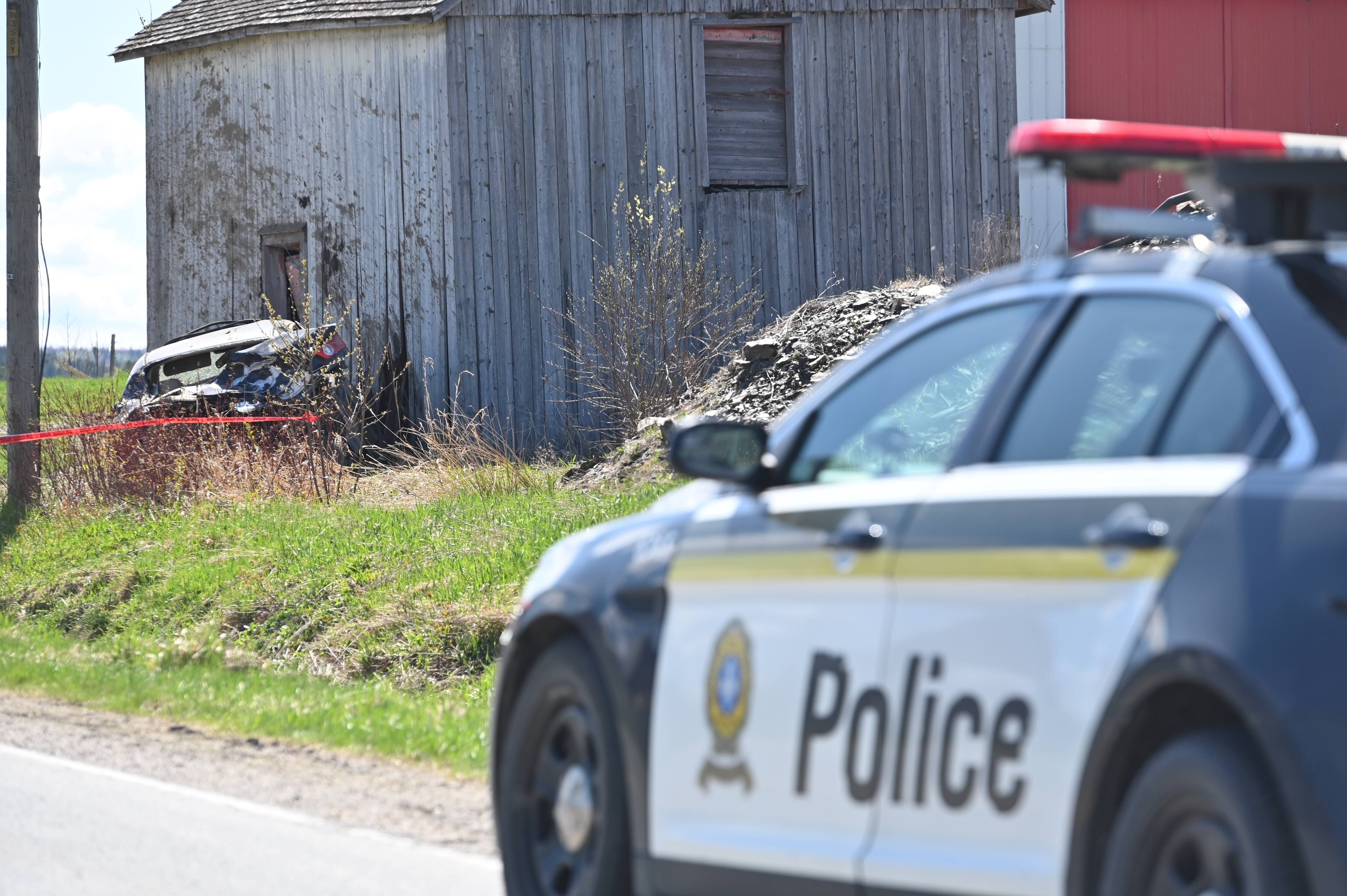 [PHOTOS] Grave accident dans Bellechasse un automobiliste lutte pour
