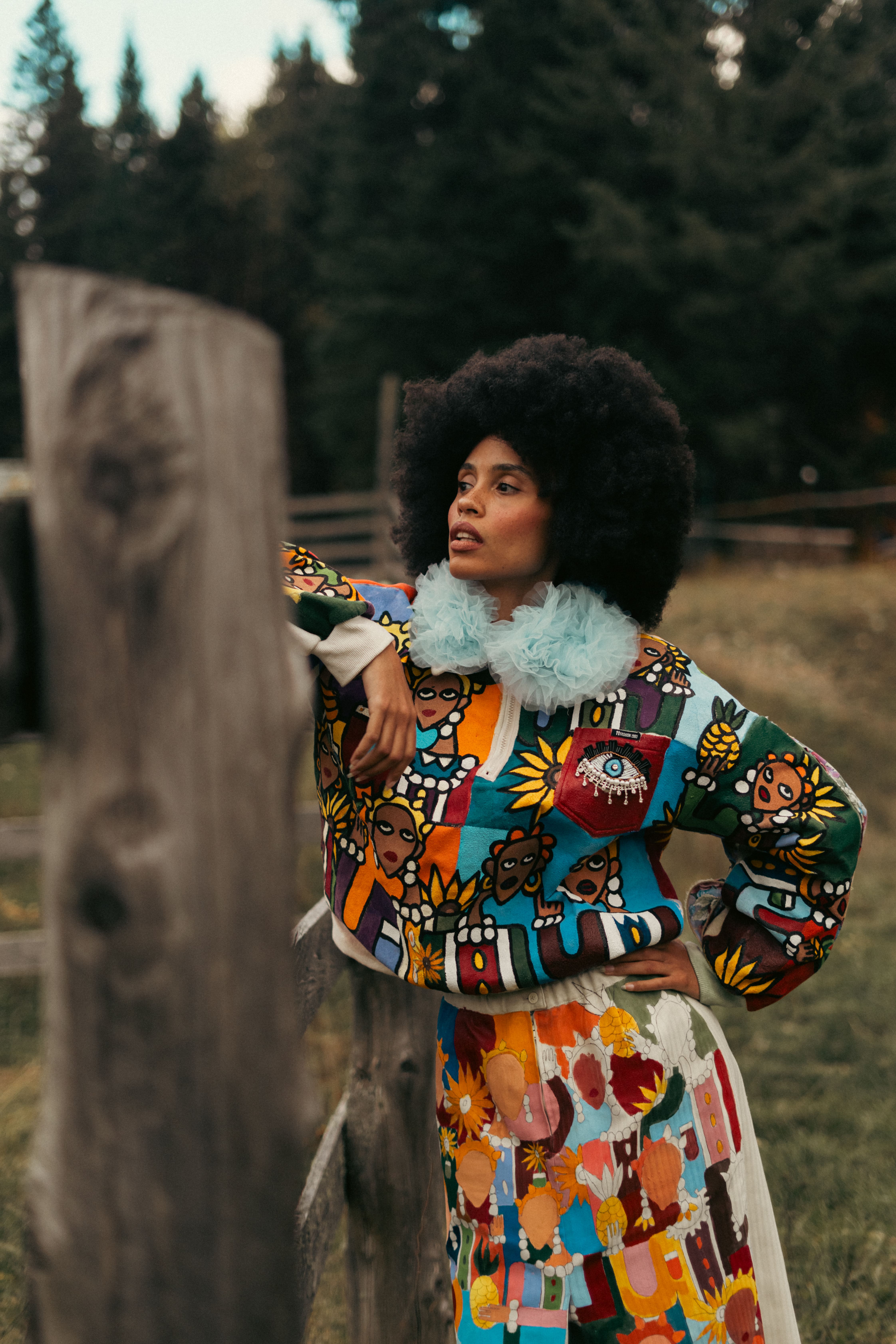 Ces vêtements upcyclés cachent un message puissant