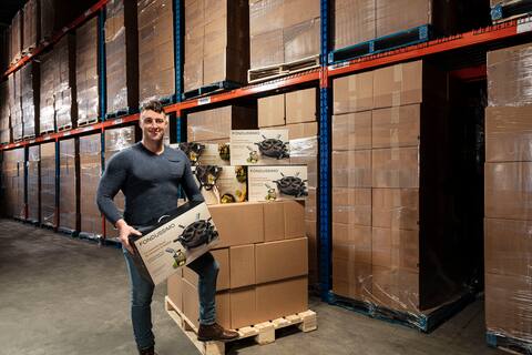 The Fondussimo is a fondue set that can be used for boiling, simmering or reheating food.