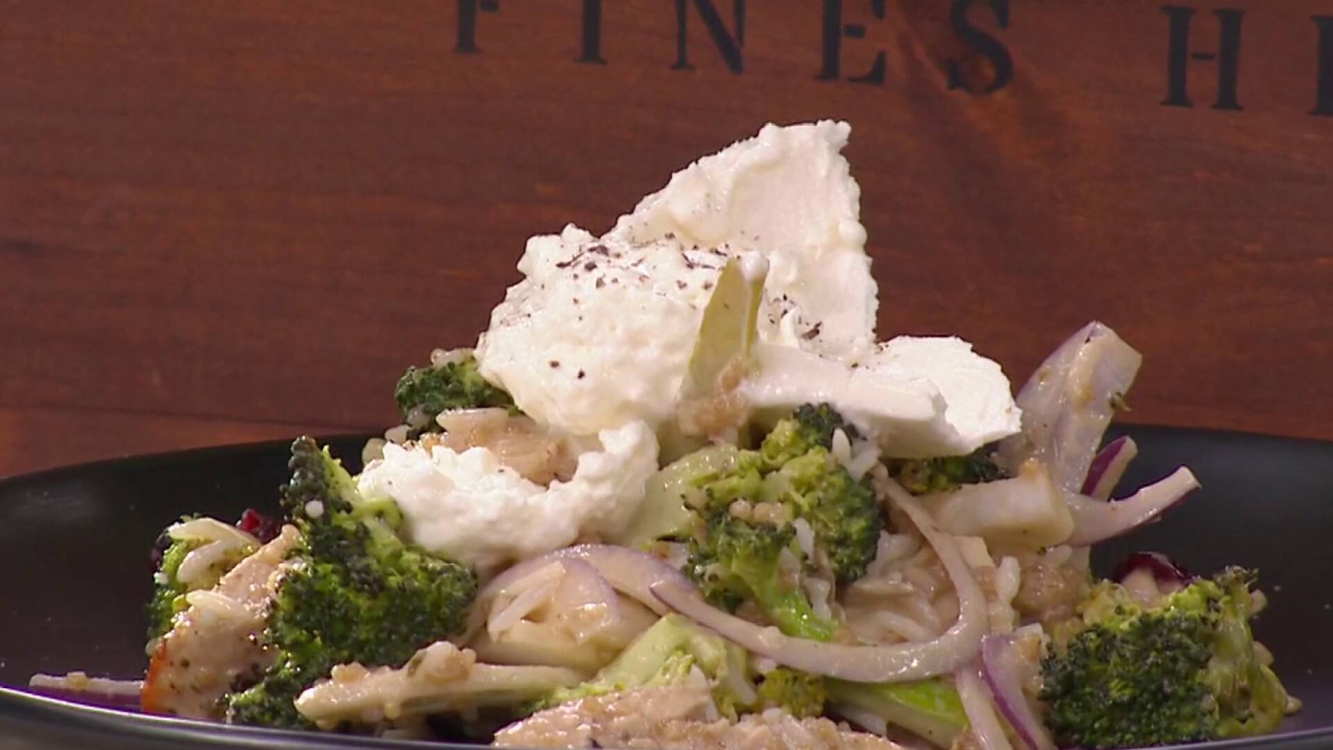 SALADE DE BROCOLI ET POULET GRILLÉ