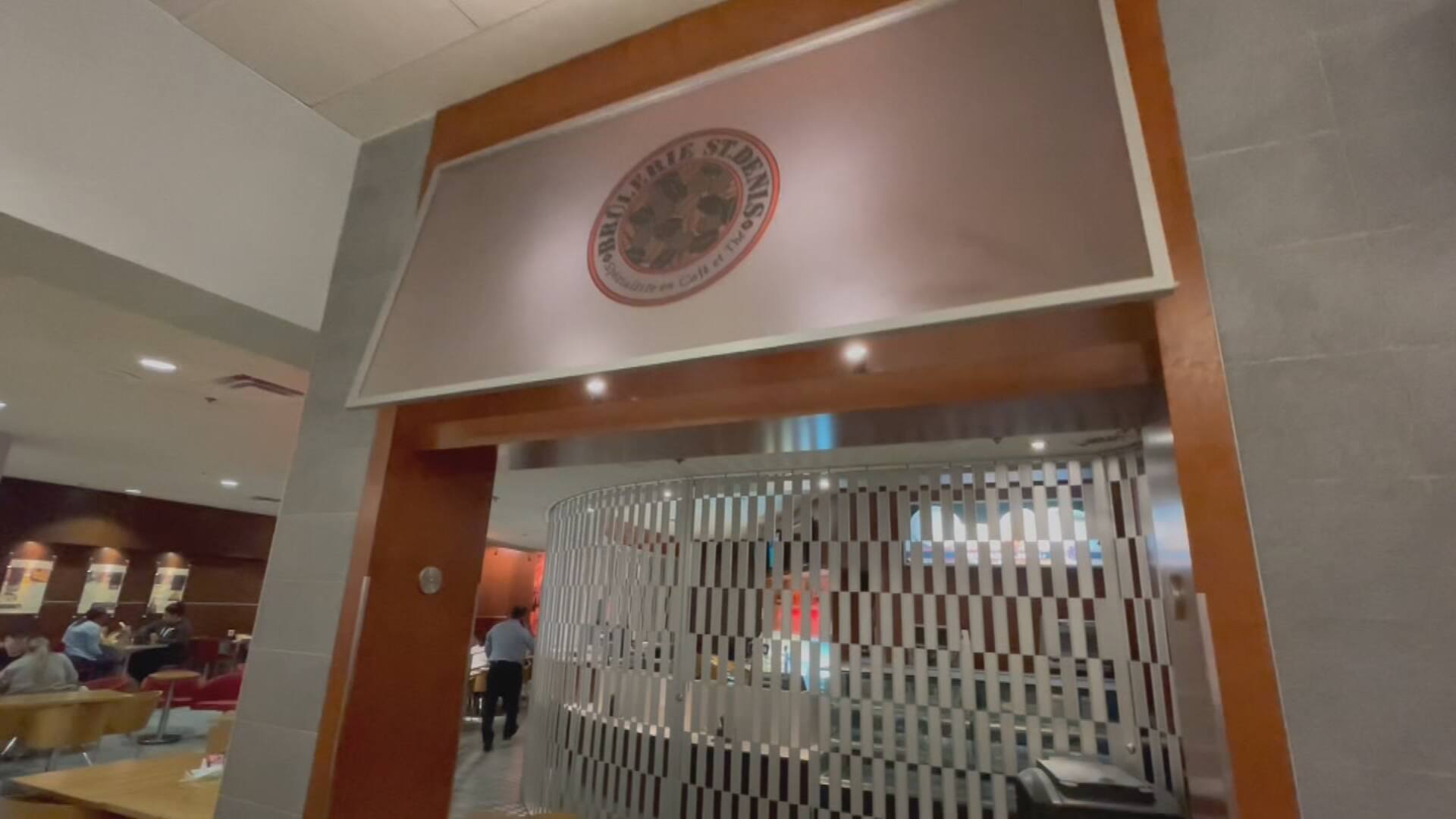 La p&eacute;nurie de main-d'&oelig;uvre frappe &eacute;galement les restaurants de l'a&eacute;roport