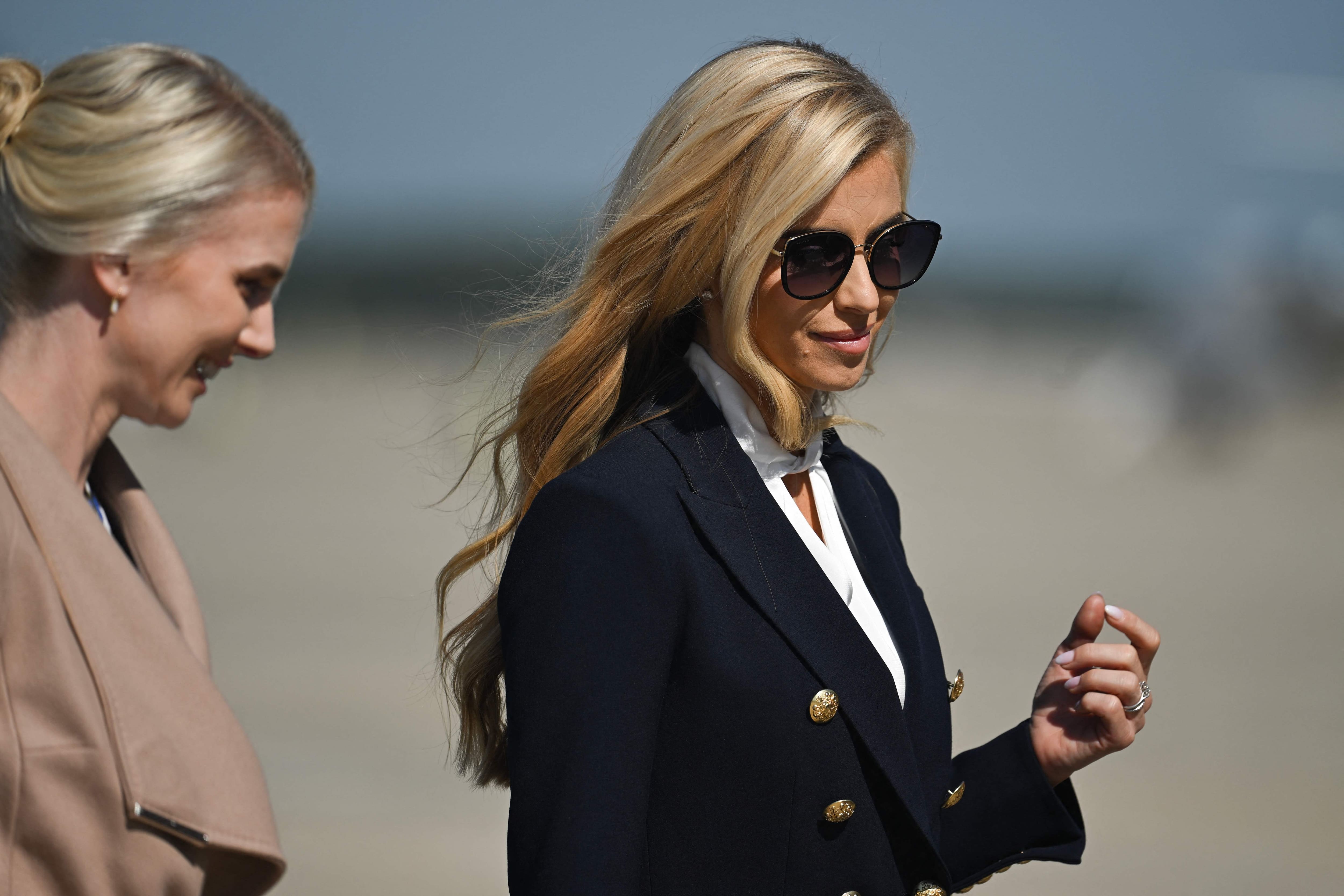 Apparitions hésitantes en public: la porte-parole de Trump, Katie Zacharia, en posture toujours plus délicate