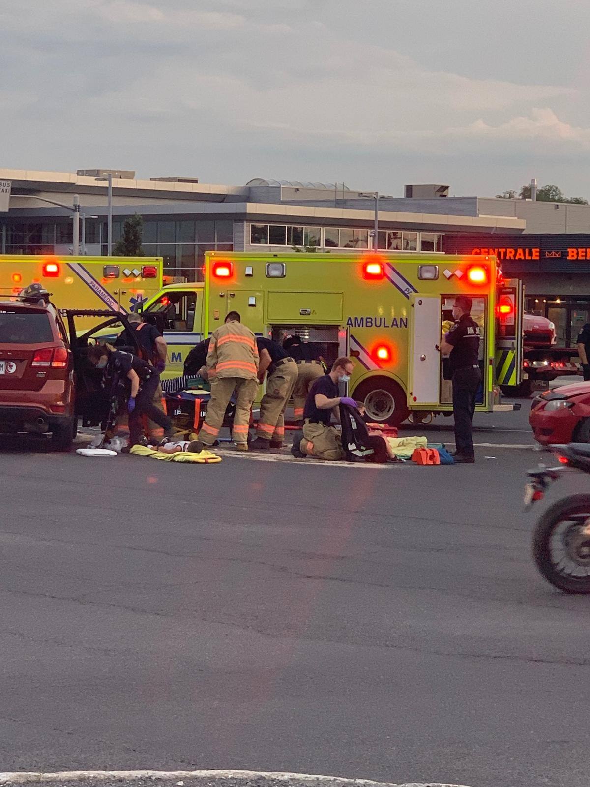 Onze blessés dans un accident à Greenfield Park TVA Nouvelles
