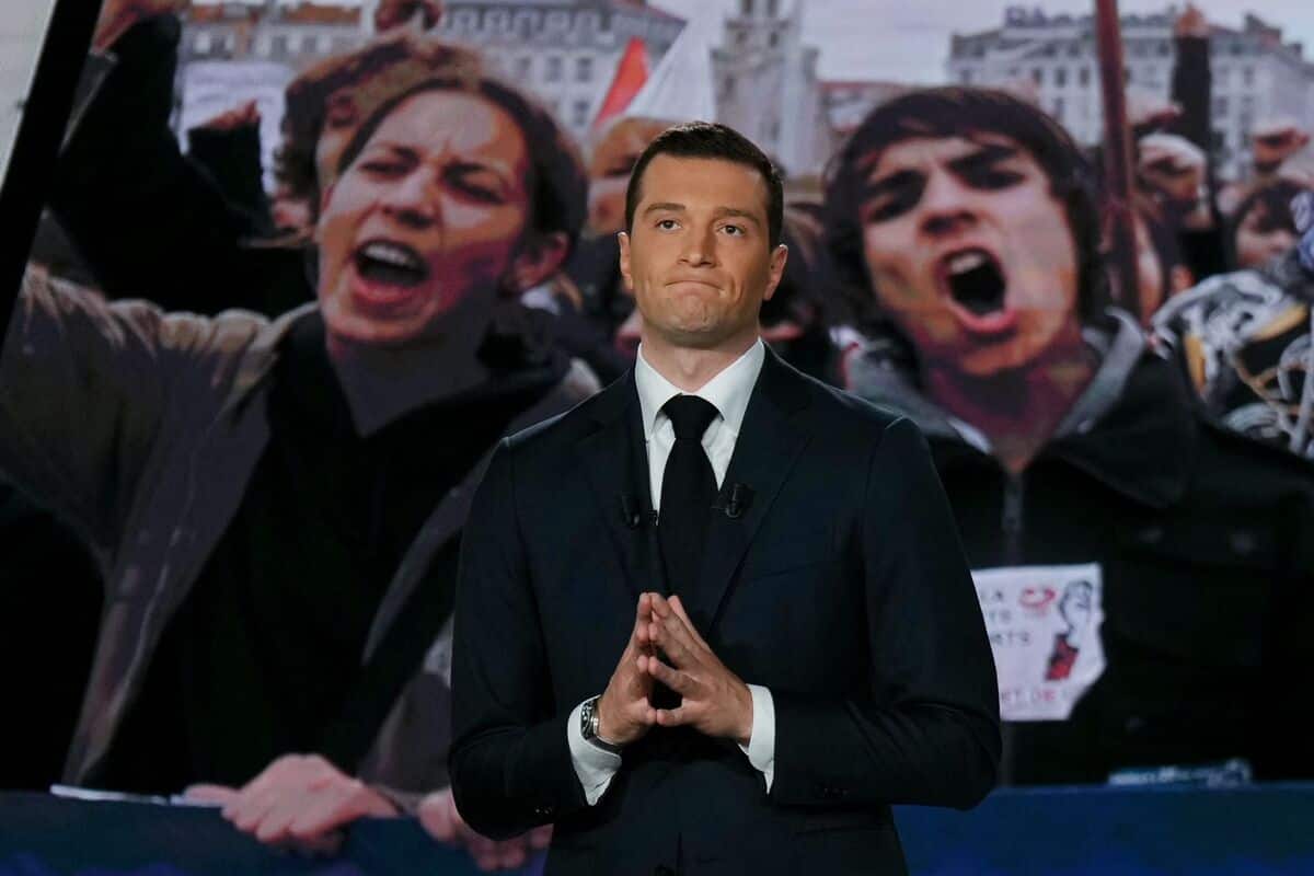 Qui est Jordan Bardella, l'&eacute;ventuel premier ministre fran&ccedil;ais si le Rassemblement national de Marine Le Pen prend le pouvoir?