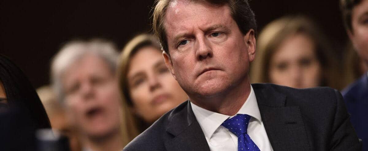 Ex avvocato della Casa Bianca che testimonia su Trump Ex avvocato della Casa Bianca che testimonia su Trump