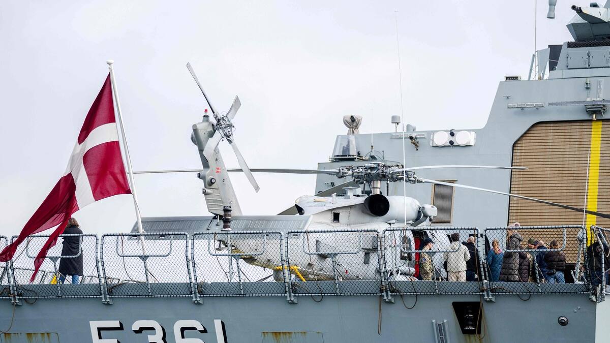 Un membre de la Royal Navy tué dans un accident d'hélicoptère dans la Manche