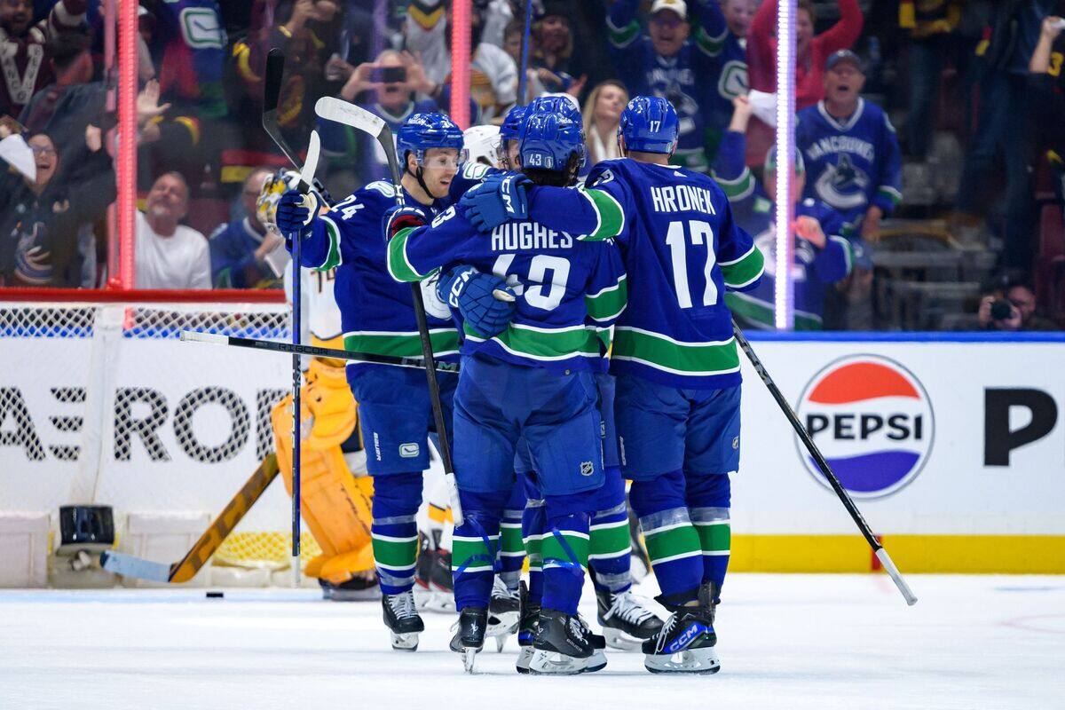 Les Canucks l'emportent devant une foule survolt&eacute;e