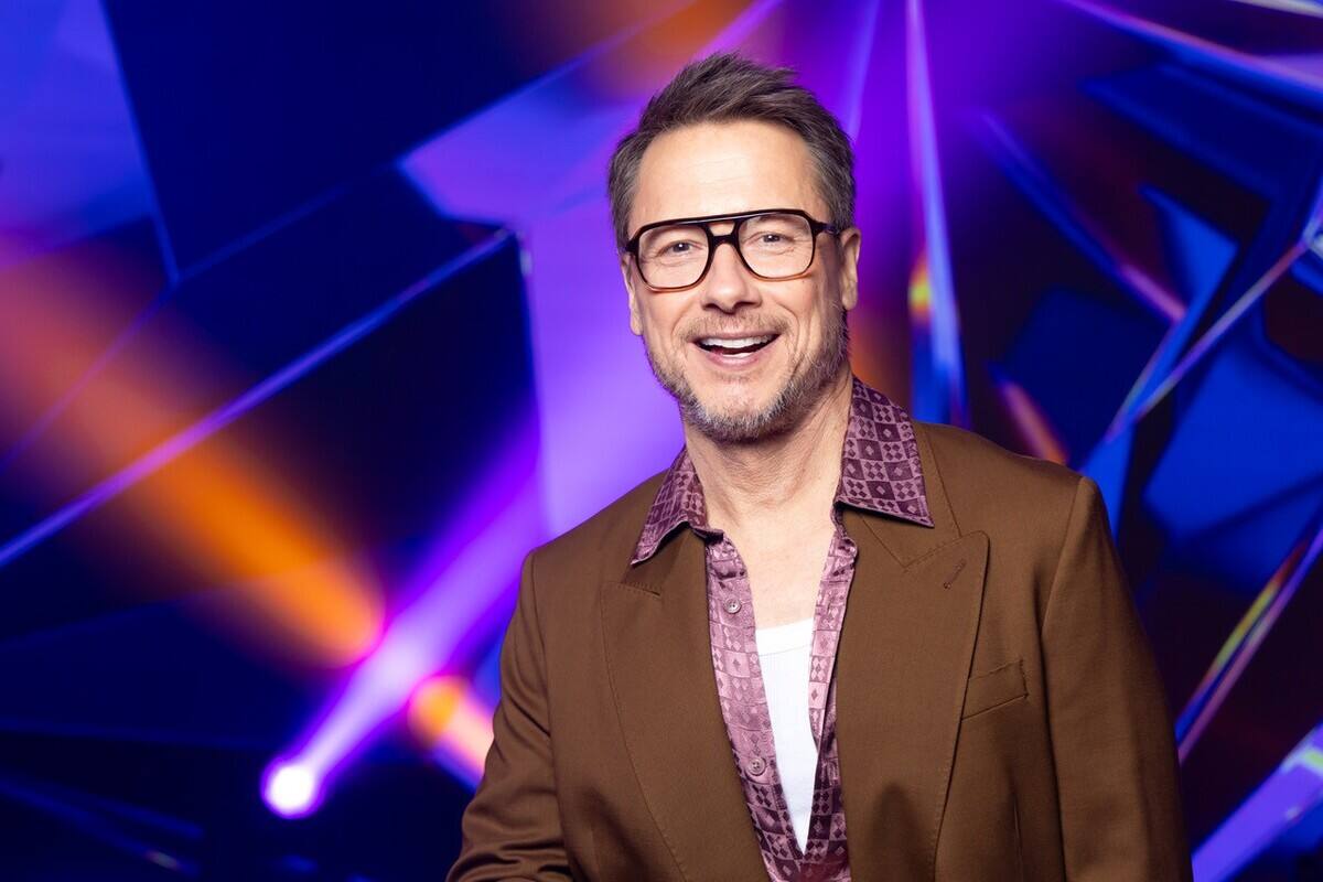 Stéphane Rousseau délire gaiement sur le plateau de «Chanteurs masqués ...