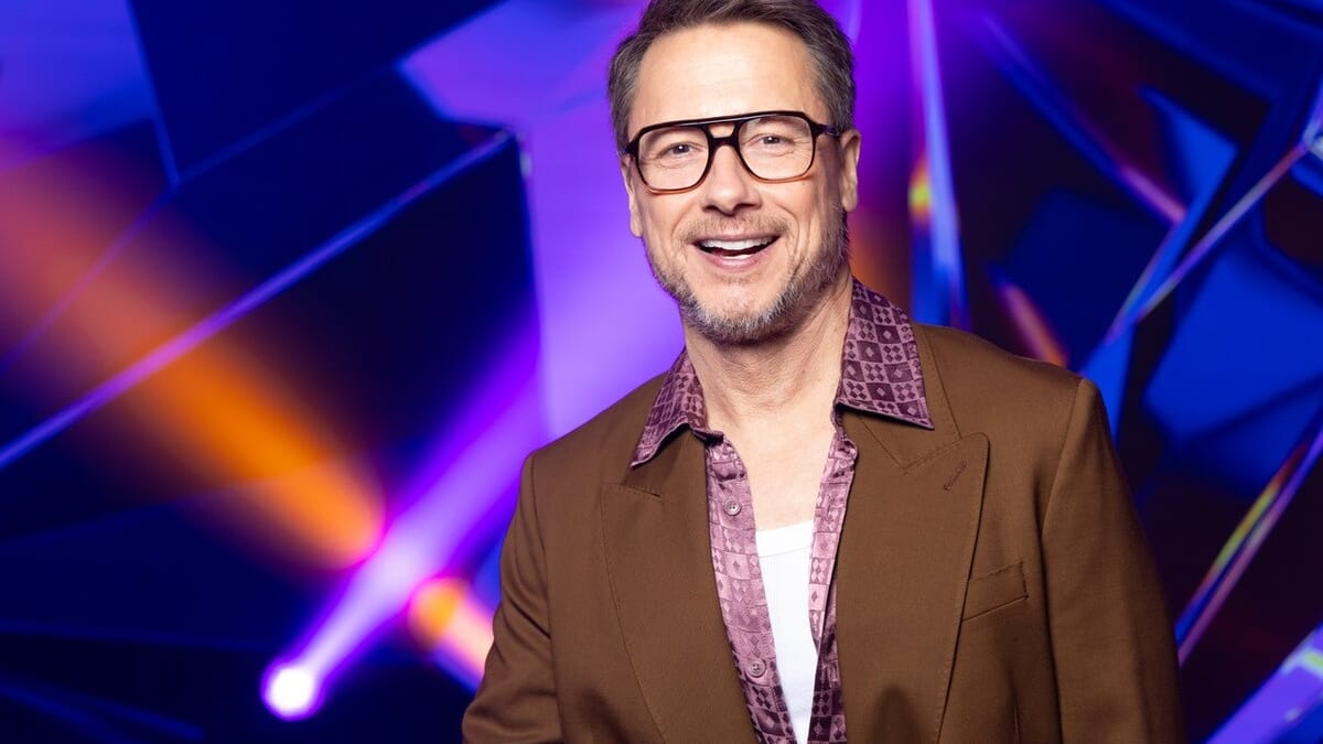 Stéphane Rousseau délire gaiement sur le plateau de «Chanteurs masqués ...