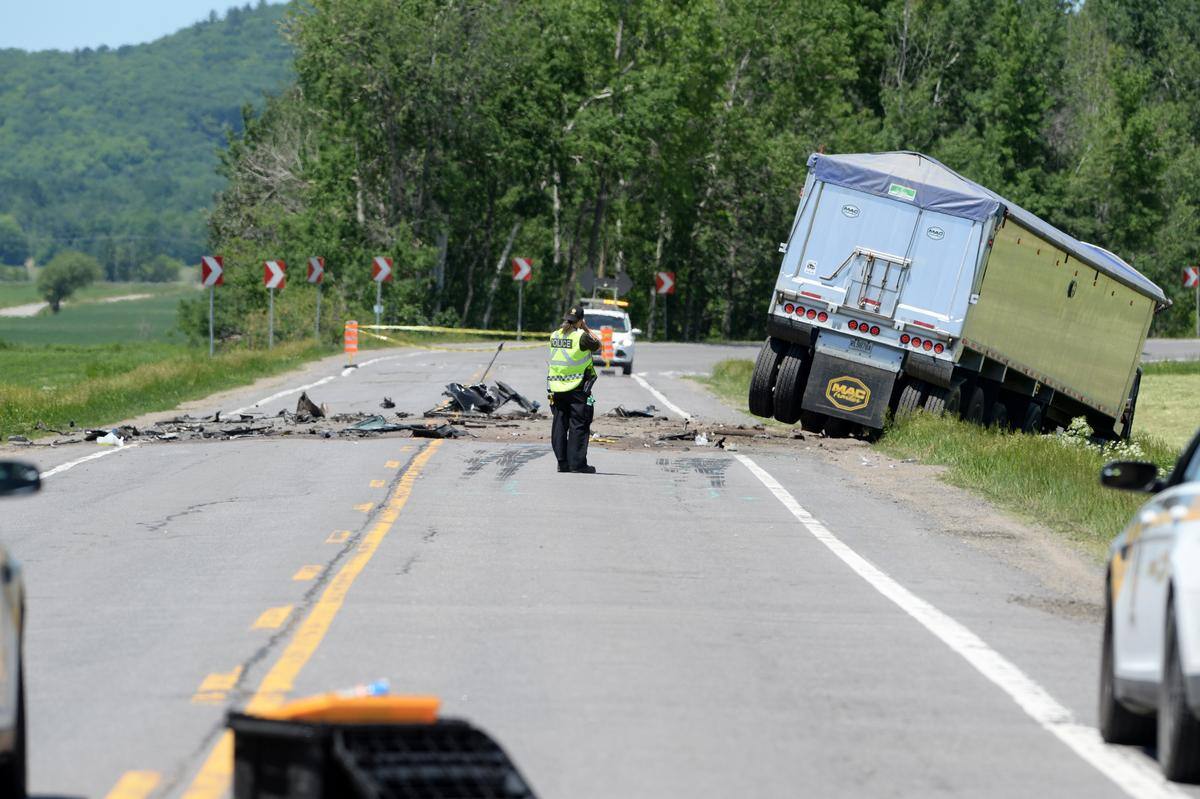 une collision avec un poids lourd fait un mort a sainte melanie tva nouvelles