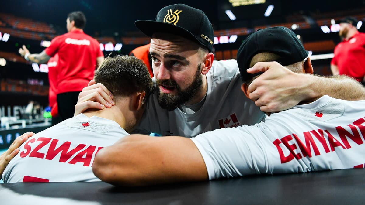 Nos Québécois aux Olympiques de Paris: Nicholas Hoag écrit une page d'histoire du volleyball canadien