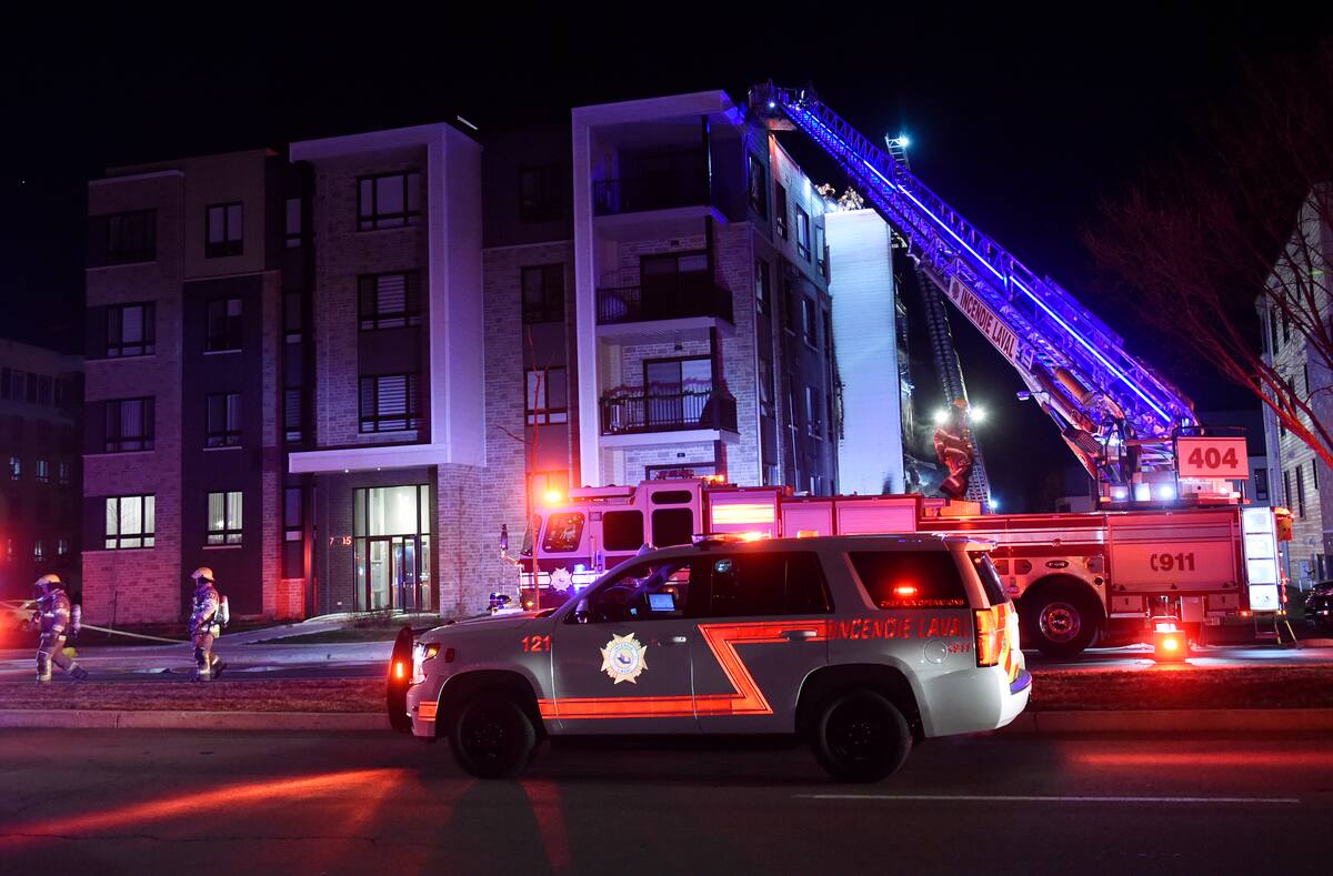 Un immeuble à condos ravagé par les flammes à Laval | TVA Nouvelles