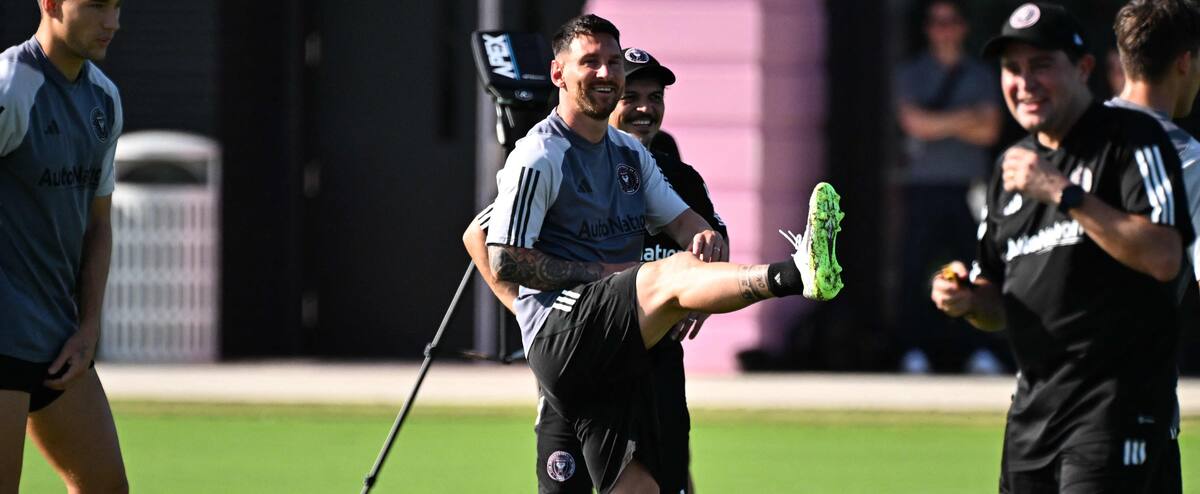 Lionel Messi saute sur le terrain