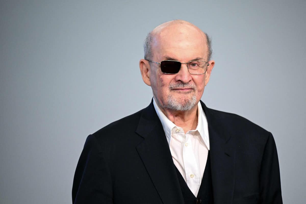 Salman Rushdie revient à la fiction quatre ans après l&rsquo;attaque au couteau
