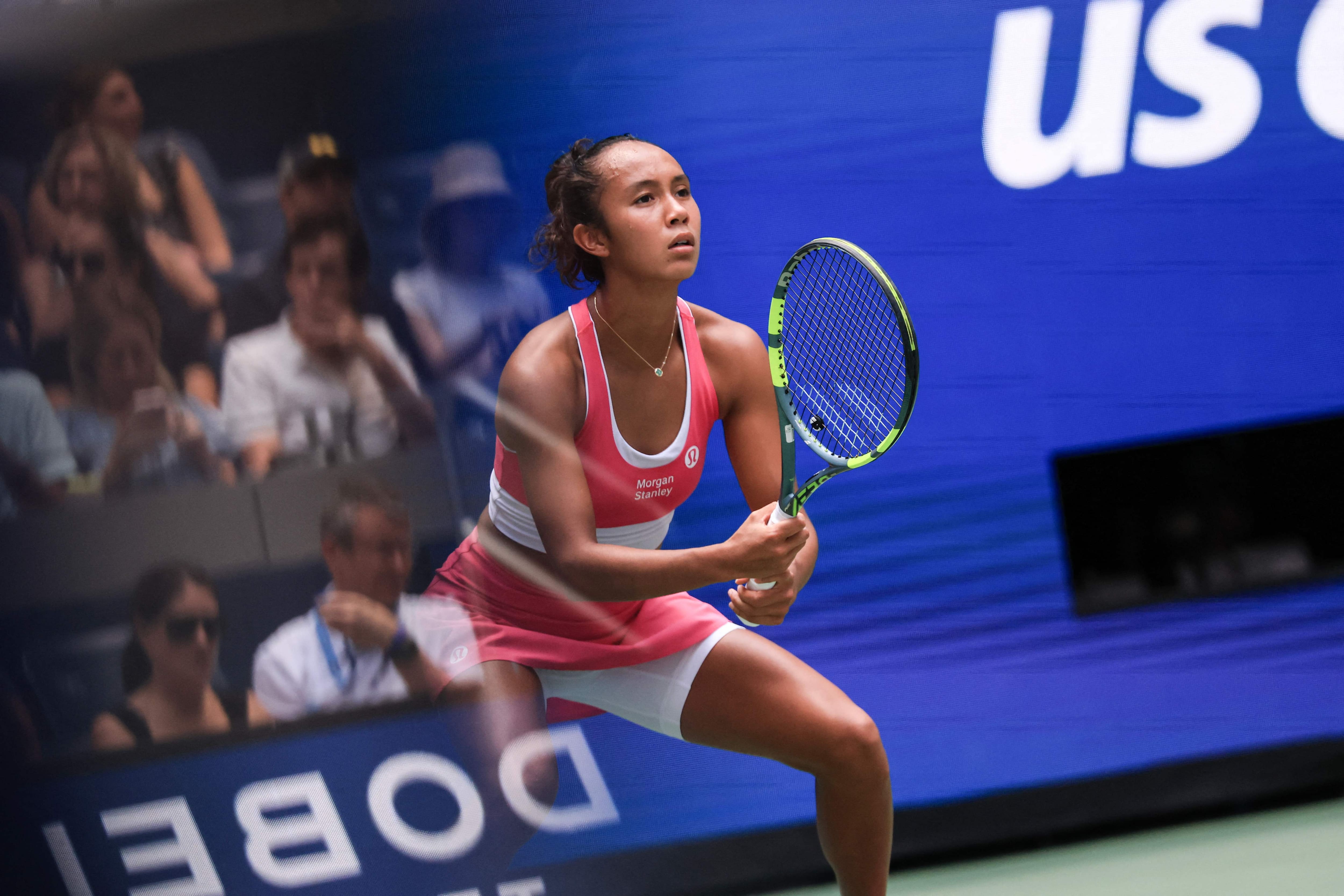 Leylah Fernandez en retour contre Jessica Pegula, vendredi. Un aspect de son jeu qui lui a souri contre l'Américaine, en première manche.