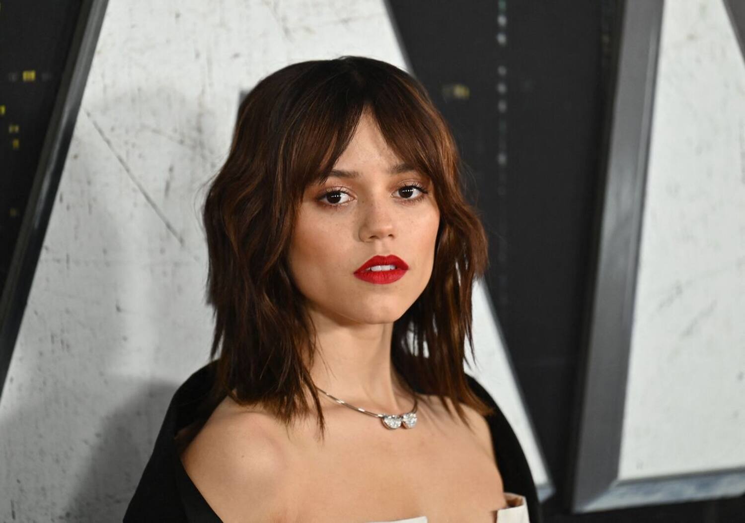 Mercredi: Jenna Ortega est en couple avec Pierre de Maere Mercredi: Jenna Ortega est en couple avec Pierre de Maere