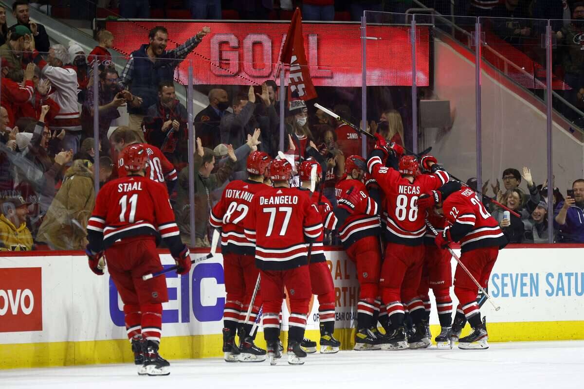 S&eacute;ries: Bruins-Hurricanes pour commencer