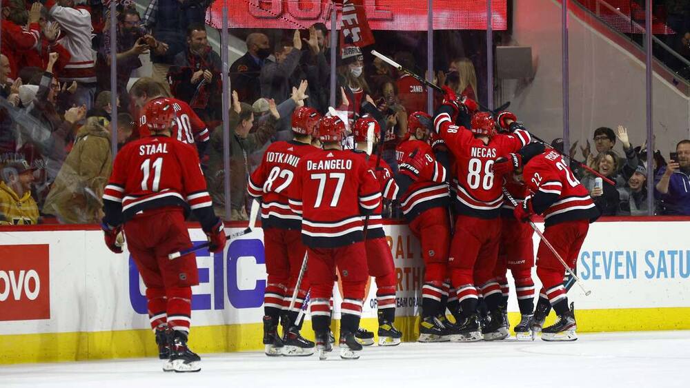 Séries: Bruins-Hurricanes pour commencer