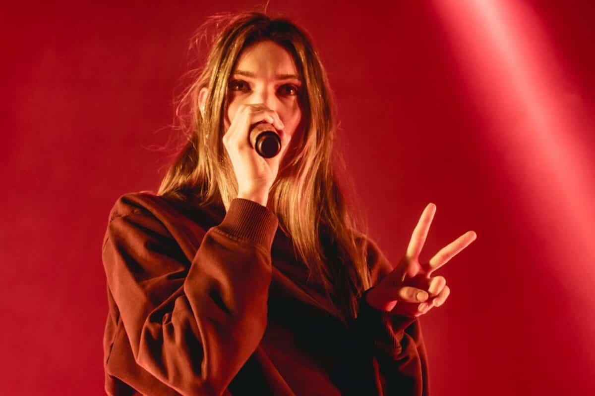 Elle remet un spectateur à sa place