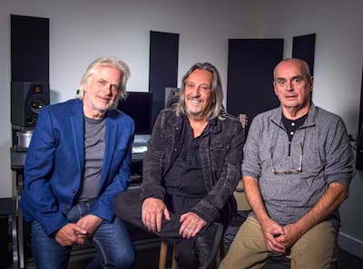 Louis Valois en compagnie de ses collègues du groupe Harmonium, le regretté Serge Fiori et Michel Normandeau, en 2019.