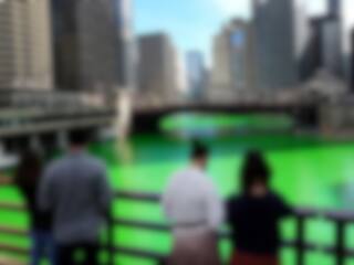 Surprise, la rivière Chicago devient verte!