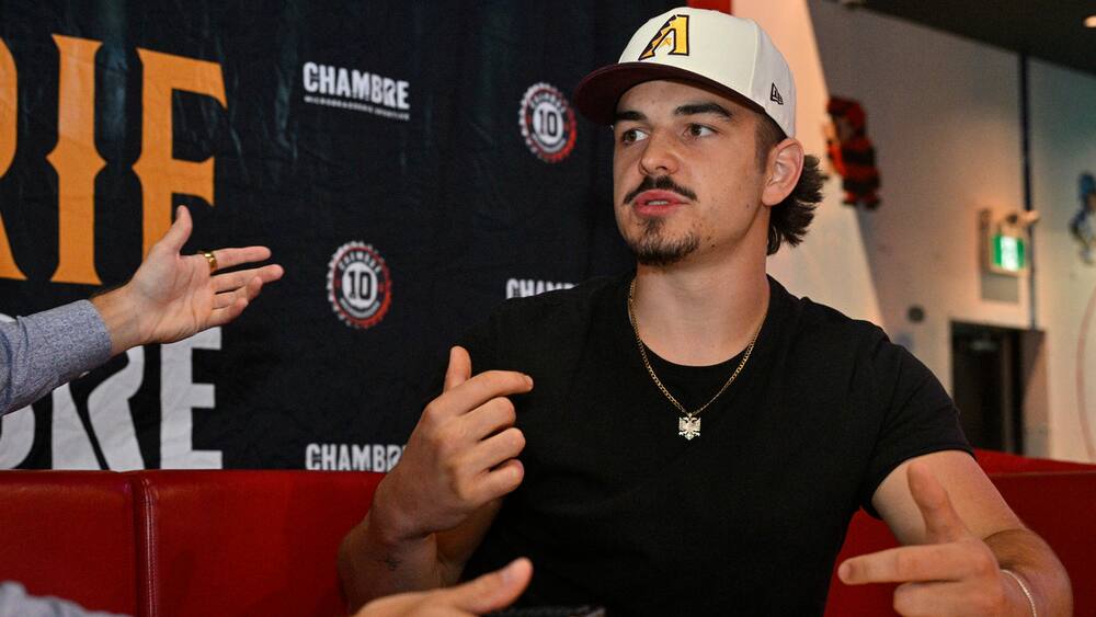 Un nouveau Arber Xhekaj, plus studieux