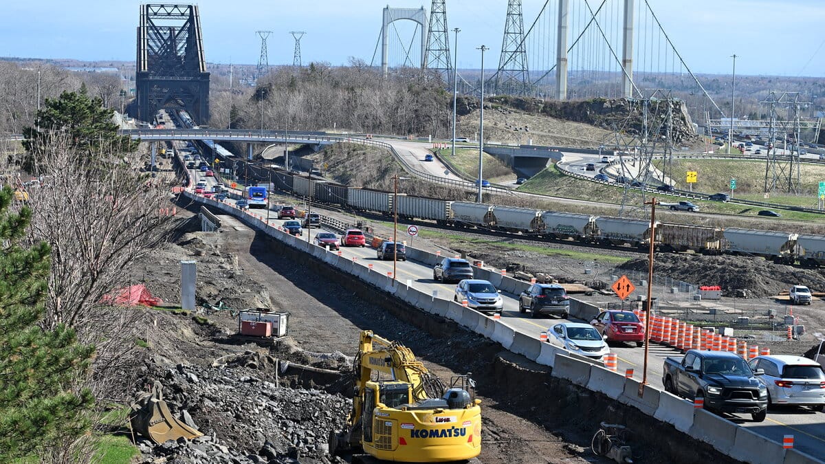 Formations accélérées en construction : Des étudiants souvent absents payés 750$ par semaine