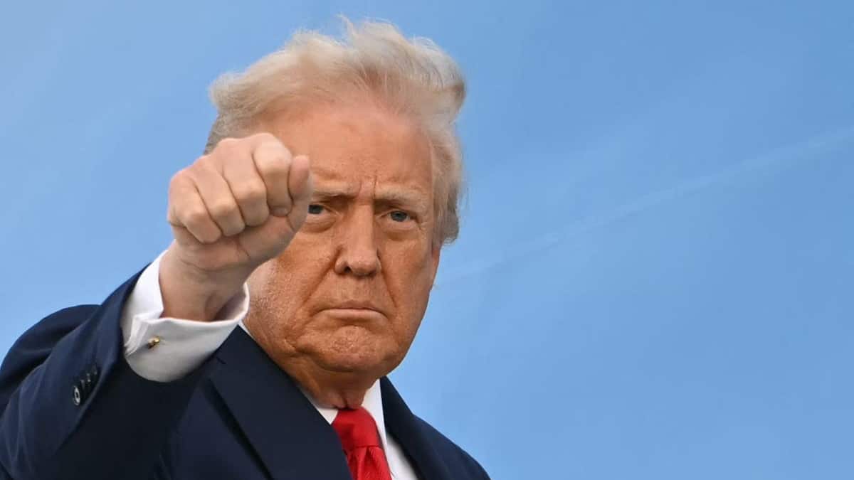 «Peut-être que leur licence devrait être retirée»: Trump s'en prend aux chaînes de télévision qui le critiquent