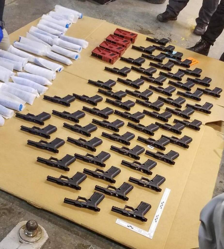 Image principale de l'article Un Sherbrookois arrêté avec 249 armes à feu