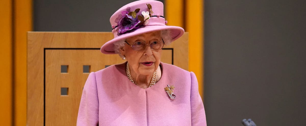 Annoyed by ‘those who speak but do not act’: Queen Elizabeth II is caught with an open microphone Annoyed by ‘those who speak but do not act’: Queen Elizabeth II is caught with an open microphone