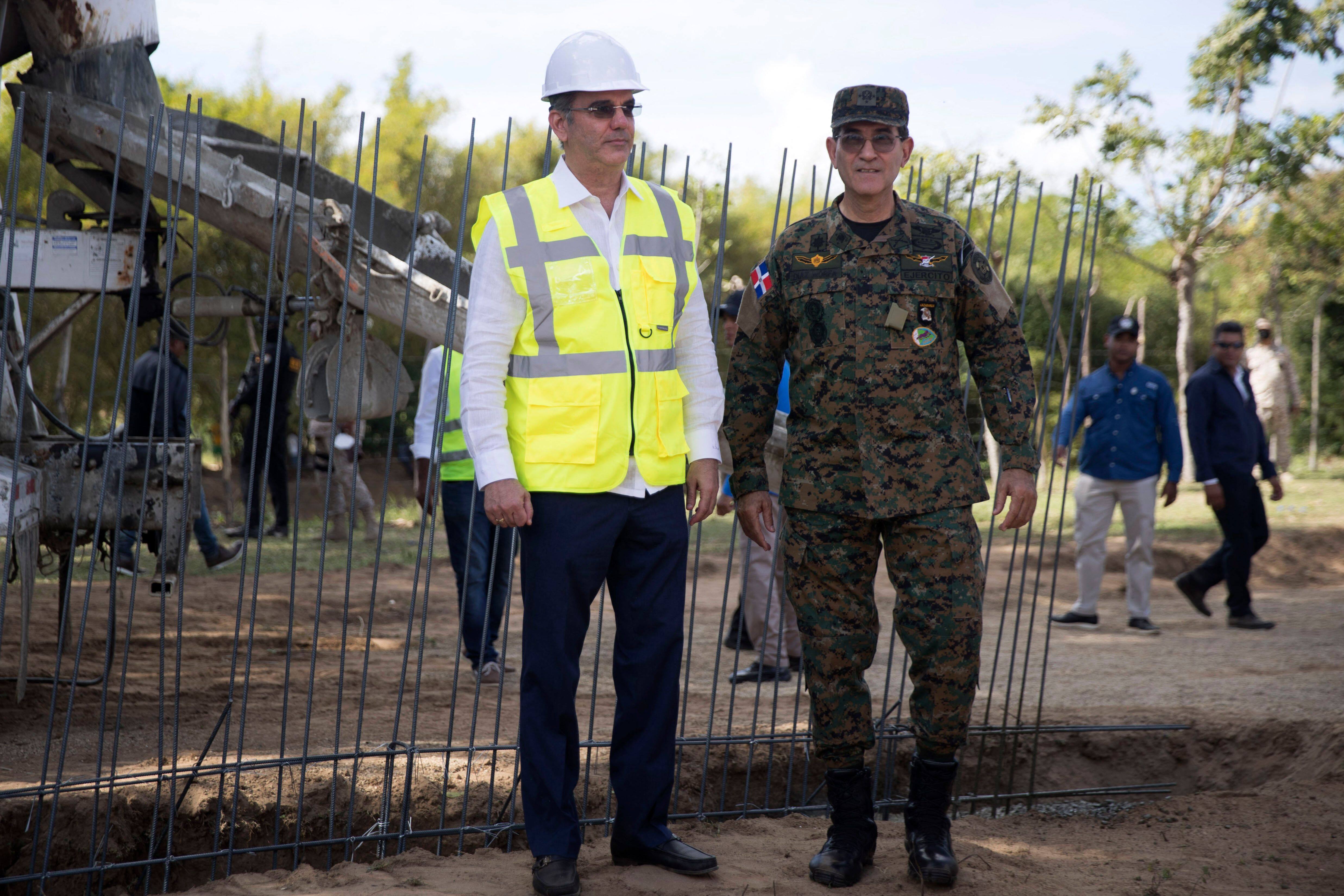 La R&eacute;publique dominicaine lance un mur-fronti&egrave;re avec Ha&iuml;ti