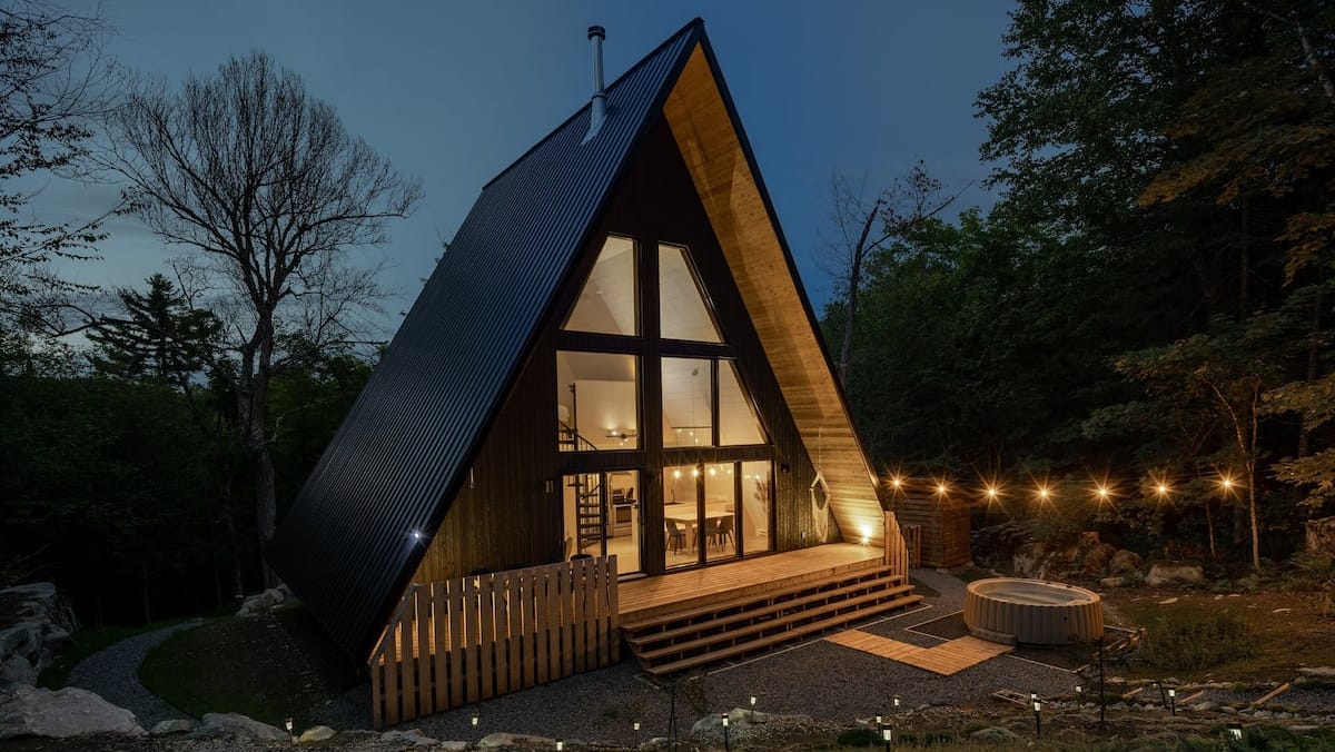 Un charmant chalet en A tout neuf, à louer à Saint-Adolphe-d’Howard ...