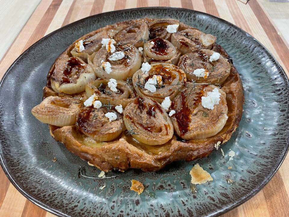 Tatin d’oignons doux au chèvre frais  