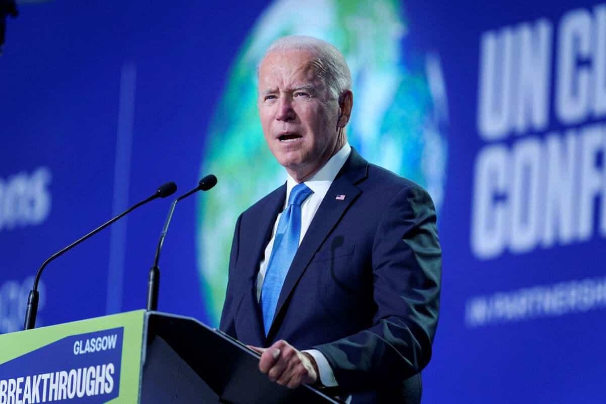Un homme s'exhibe nu au passage de Joe Biden en &Eacute;cosse