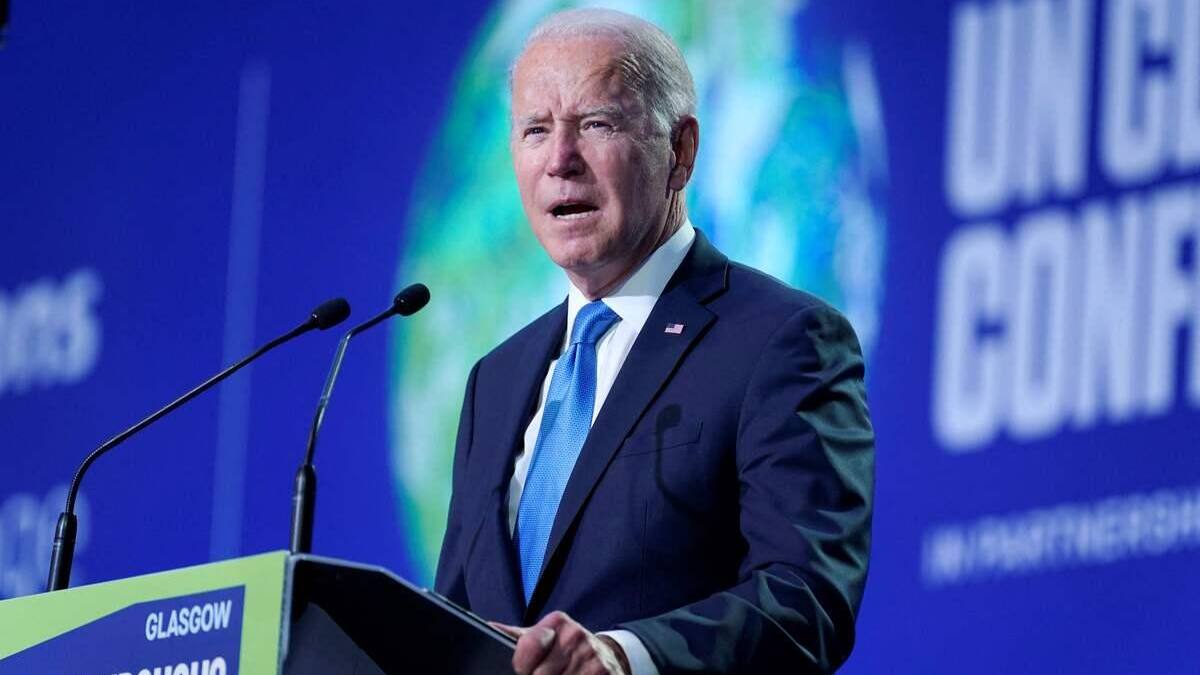 Un homme s'exhibe nu au passage de Joe Biden en Écosse
