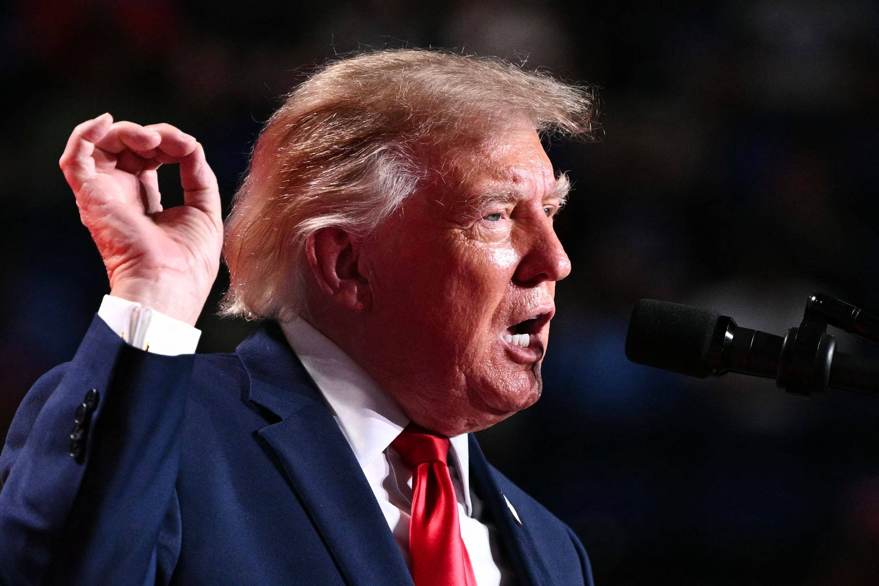 Un discours de Donald Trump interrompu à répétition par des ...